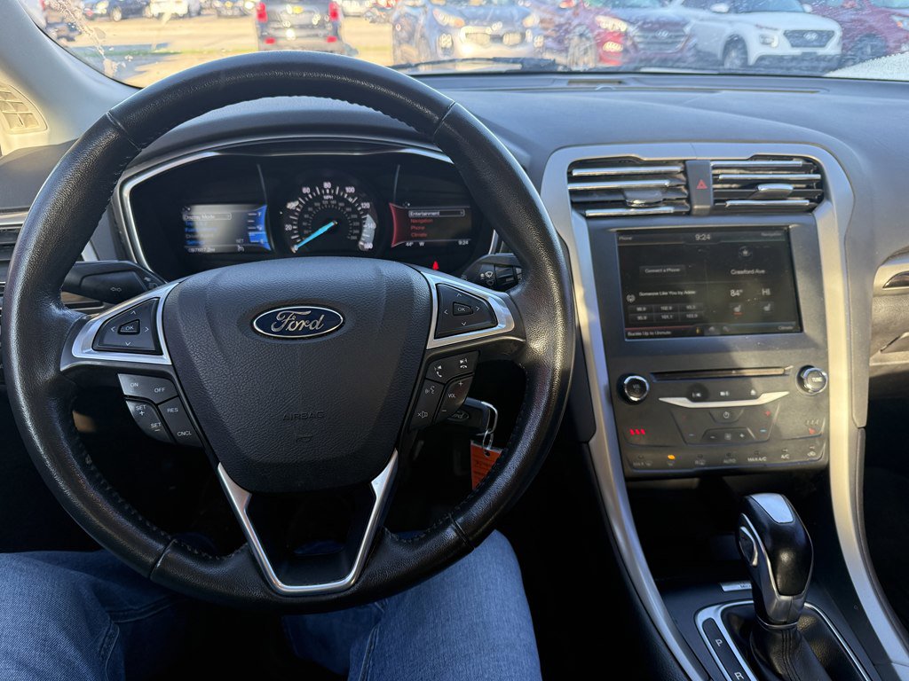 Used 2015 Ford Fusion SE w/ Equipment Group 202A image 12