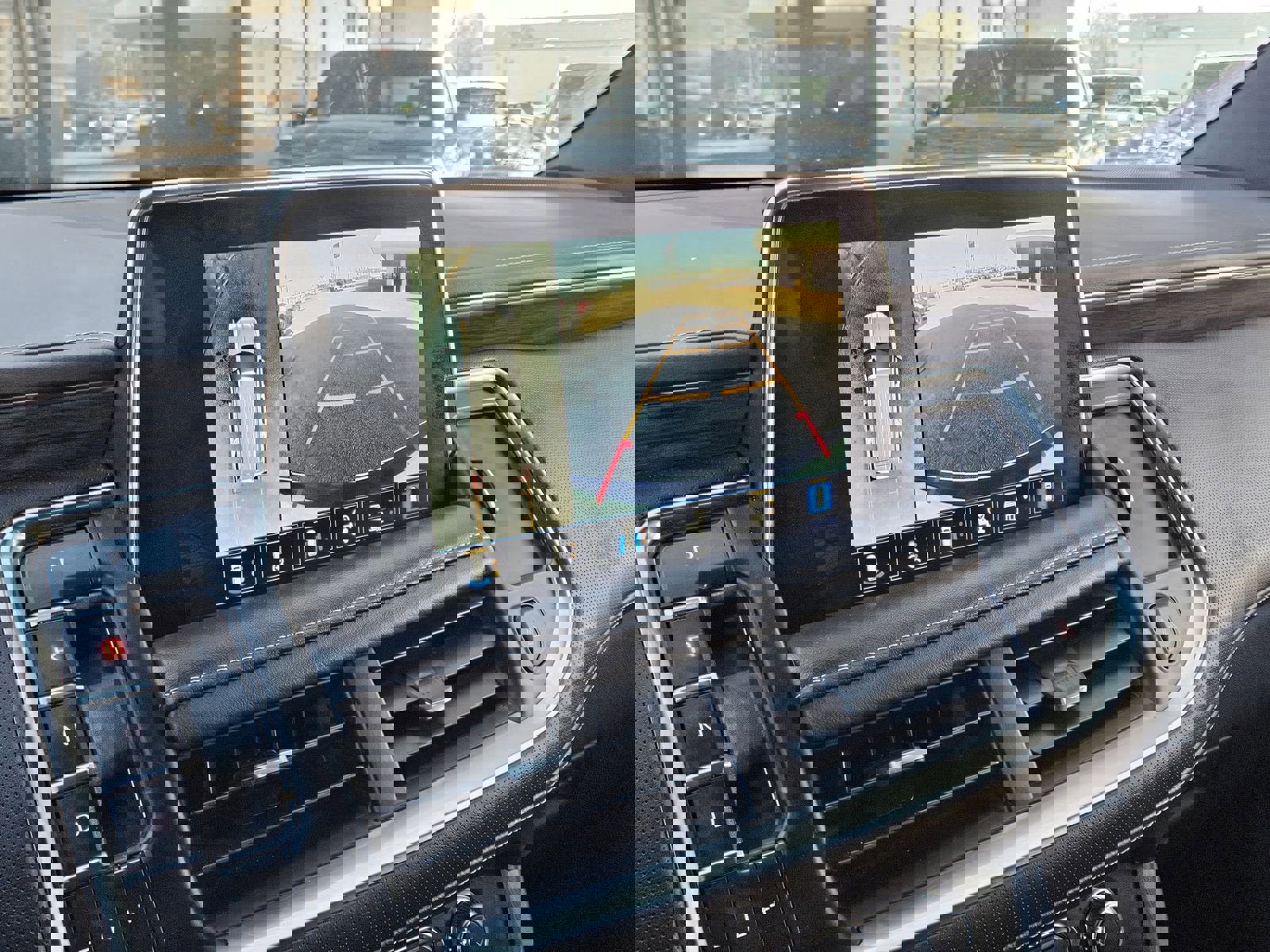 Used 2022 GMC Yukon XL SLT w/ SLT Premium Package image 16