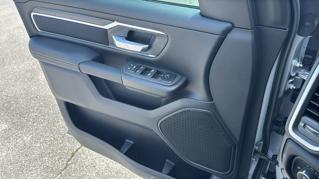 New 2026 RAM 1500 4x4 Crew Cab image 13
