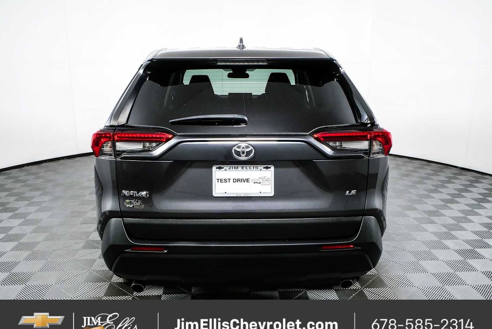Used 2022 Toyota RAV4 LE FWD image 25