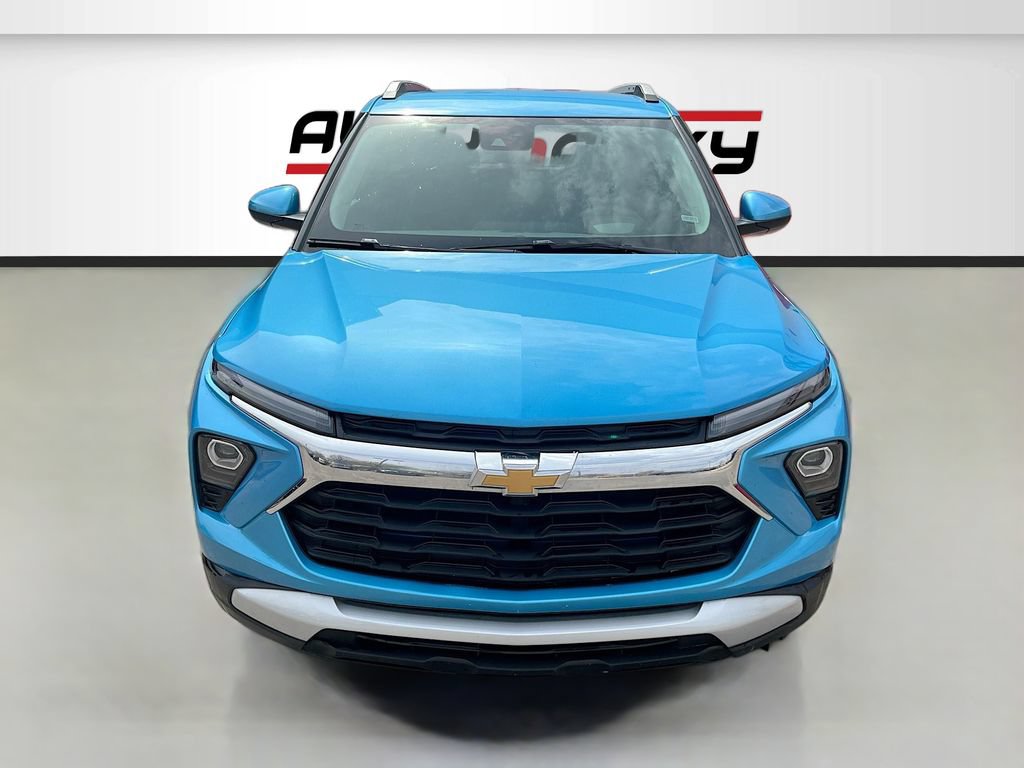 Used 2025 Chevrolet TrailBlazer LT AWD/4WD image 2