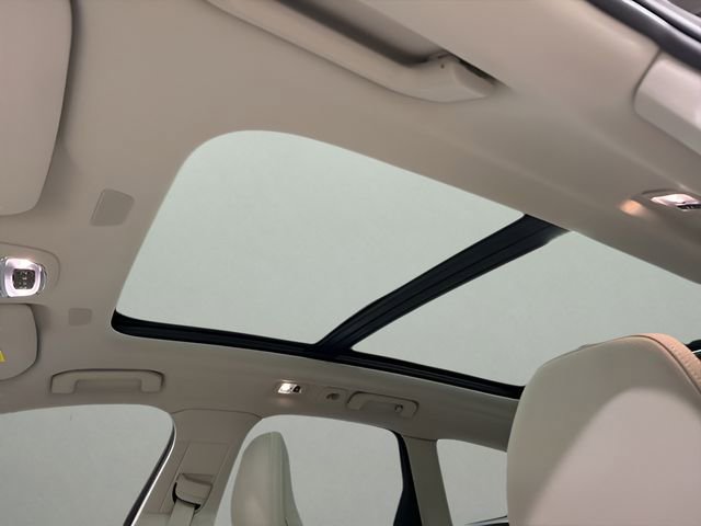 Used 2021 Volvo XC60 T5 Momentum w/ Premium Package image 25