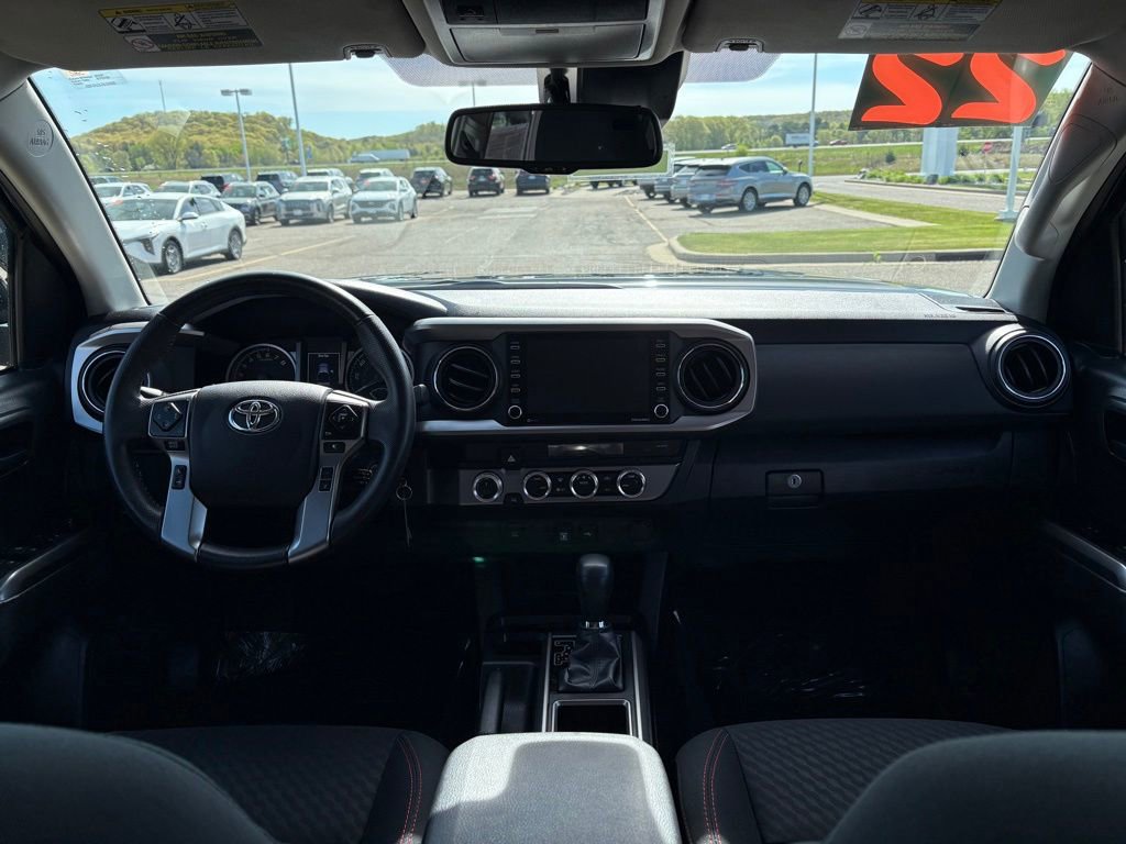 Certified 2022 Toyota Tacoma SR5 AWD/4WD image 13