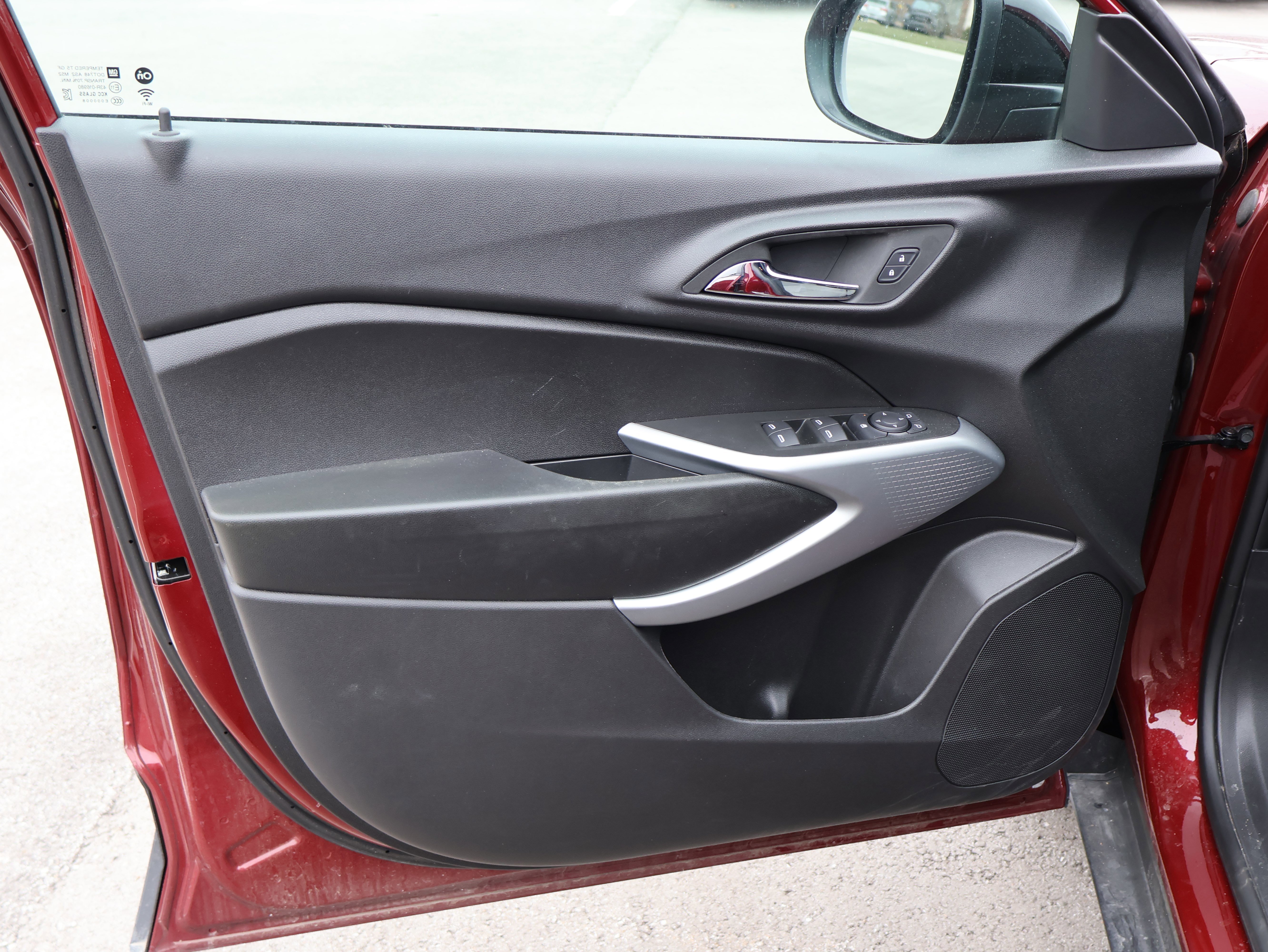 Used 2025 Chevrolet Trax RS w/ Sunroof Package image 21