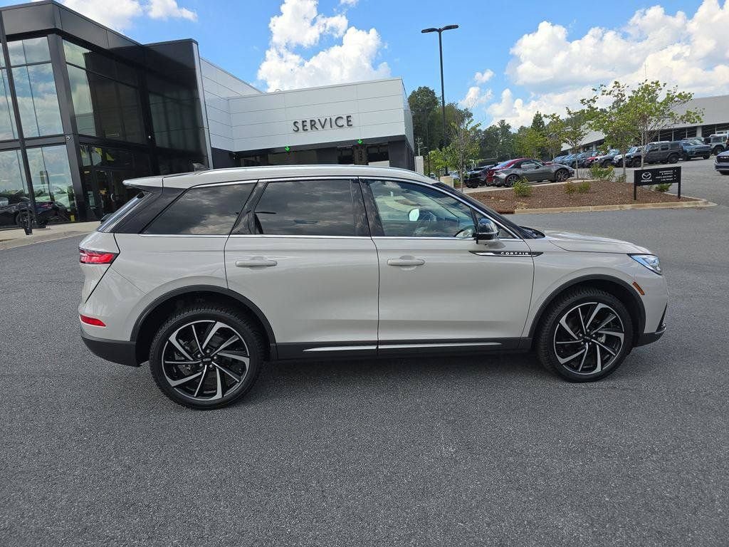 Used 2023 Lincoln Corsair Reserve w/ Equipment Group 201A AWD/4WD image 2