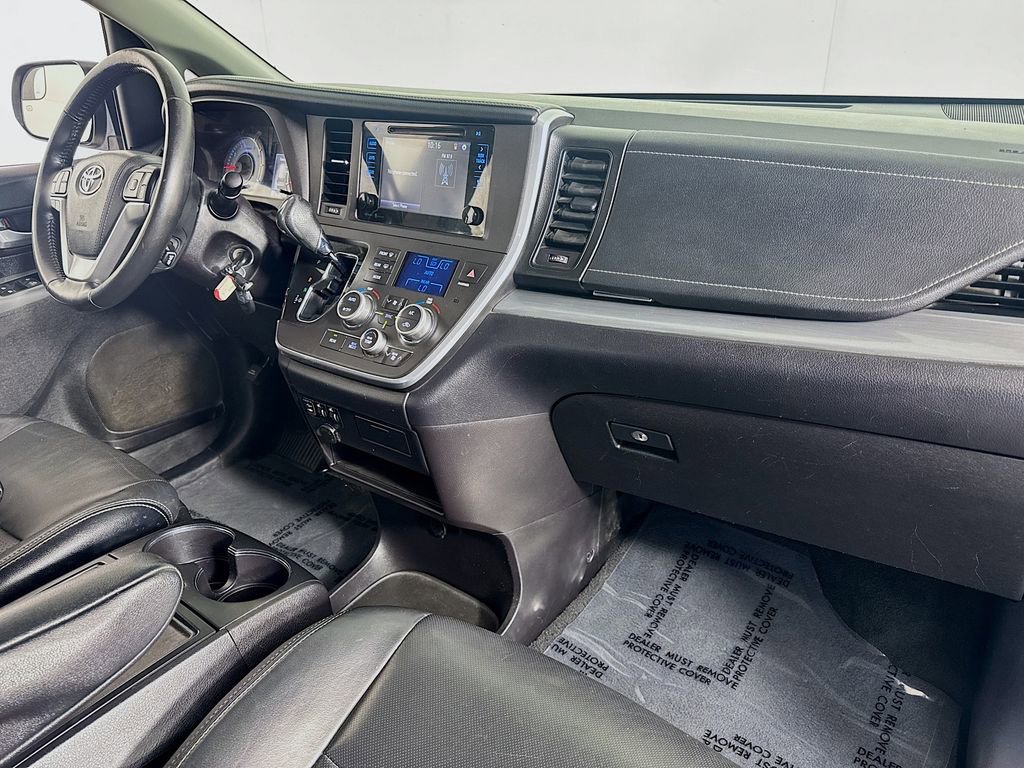 Used 2015 Toyota Sienna SE FWD image 31