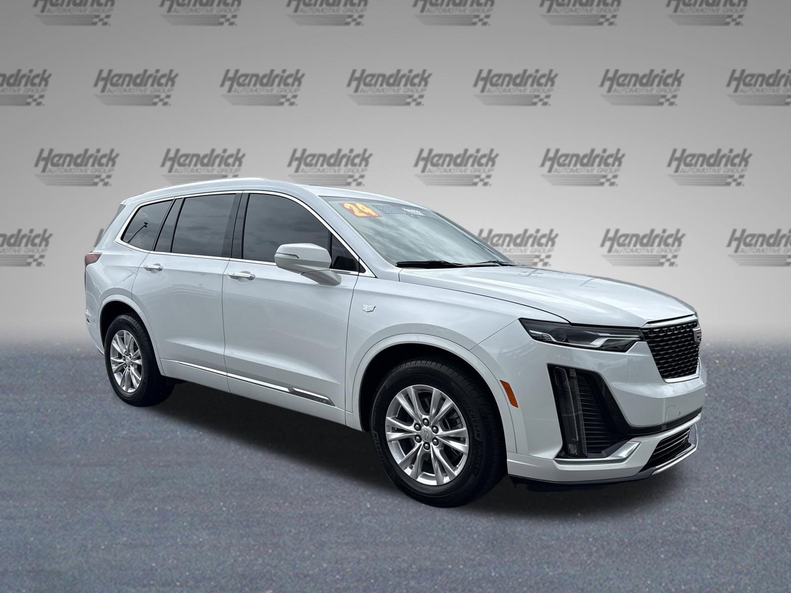 Used 2024 Cadillac XT6 Luxury FWD image 2