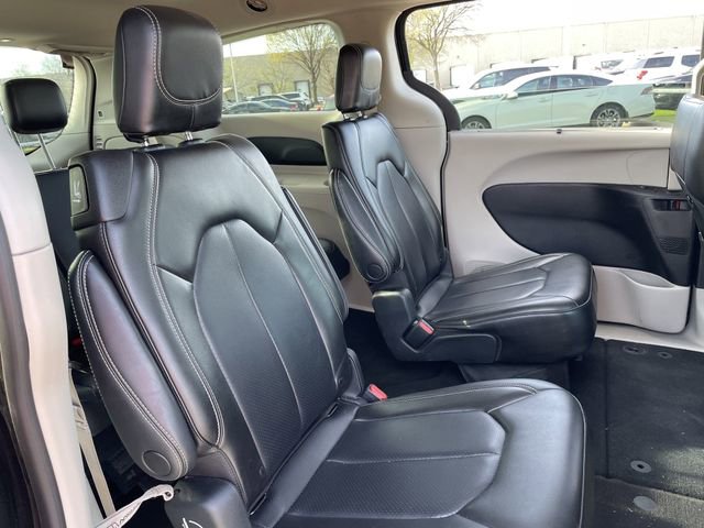 Used 2023 Chrysler Pacifica Touring-L image 26