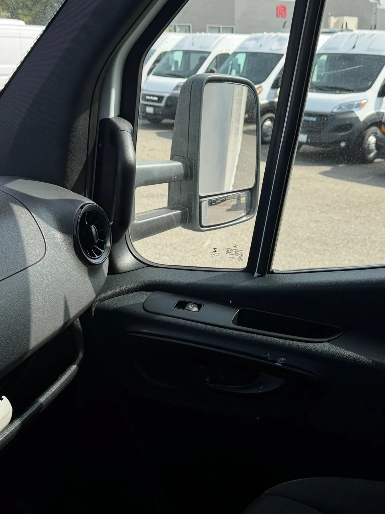 Used 2019 Freightliner Sprinter 3500 w/ Premium Package RWD image 39