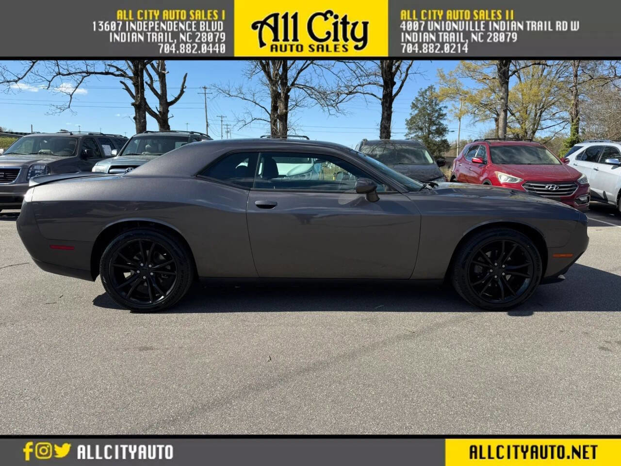 Used 2016 Dodge Challenger SXT w/ Blacktop Package RWD image 8