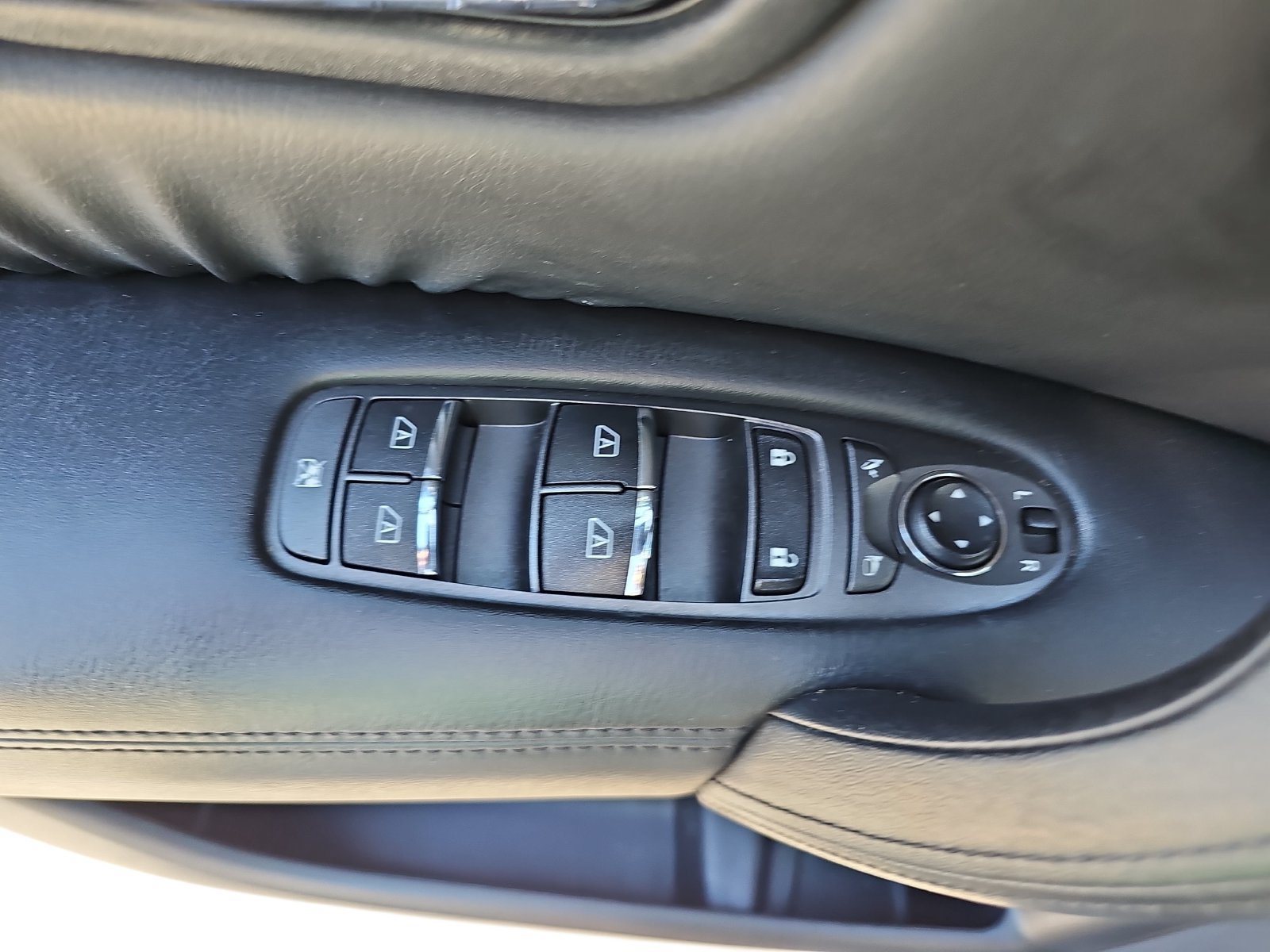 Used 2021 Nissan Armada SL w/ Captain's Chairs Package AWD/4WD image 27
