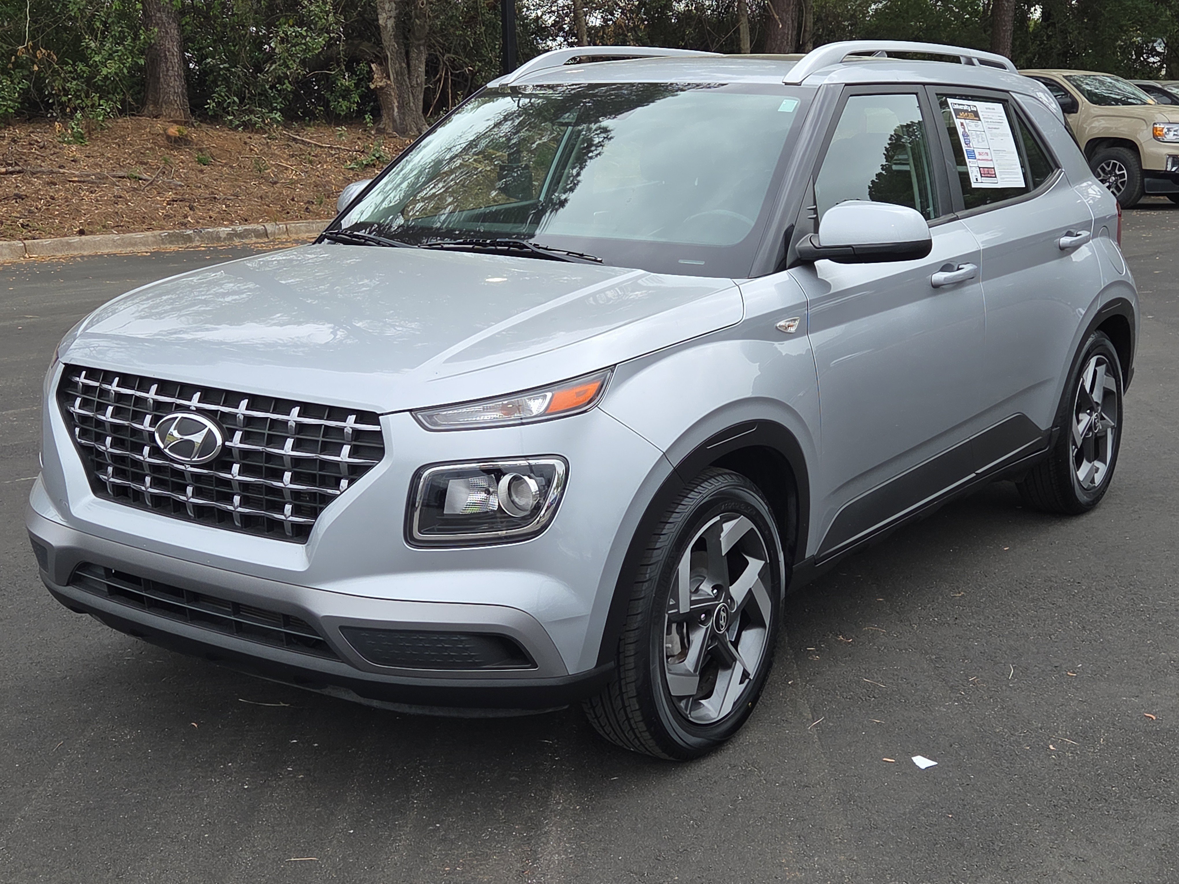 Used 2022 Hyundai Venue SEL w/ Cargo Package image 8