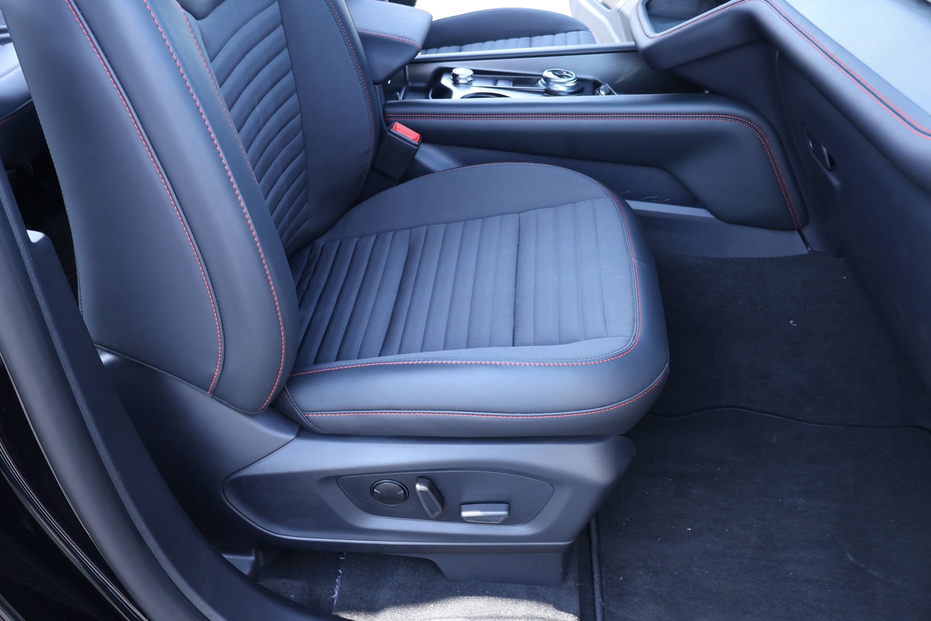 New 2026 Ford Explorer ST-Line w/ ST-Line Street Pack AWD/4WD image 14