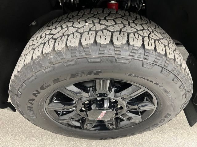 Used 2025 GMC Sierra 3500 AT4 w/ AT4 Premium Plus Package image 13