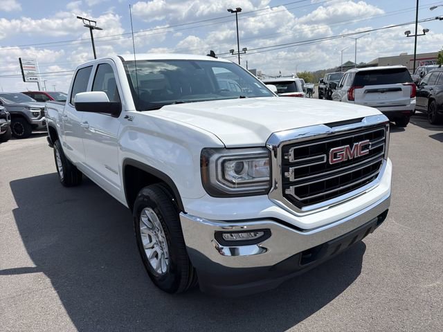 Used 2018 GMC Sierra 1500 SLE w/ SLE Value Package AWD/4WD image 3