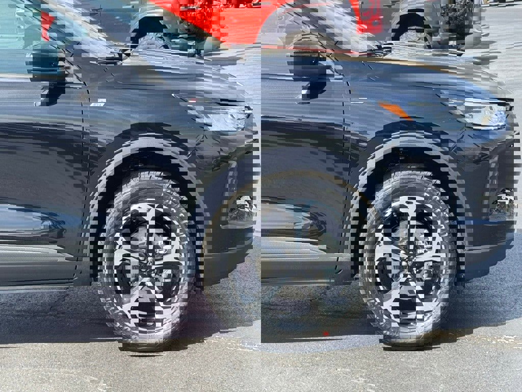 New 2025 Ford Escape ST-Line Select w/ Class II Trailer Tow Package image 41