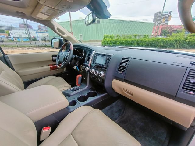 Used 2018 Toyota Sequoia Platinum AWD/4WD image 45