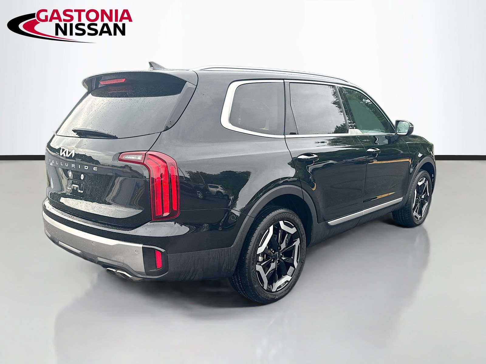 Used 2025 Kia Telluride S FWD image 9