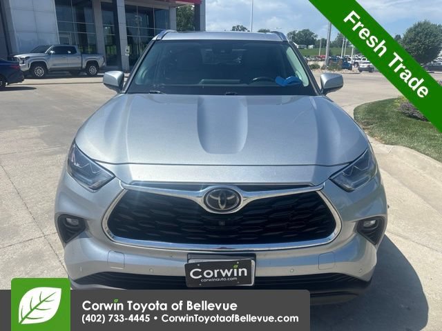 Used 2021 Toyota Highlander Limited w/ Protection Package #3 (TMS) AWD/4WD image 9