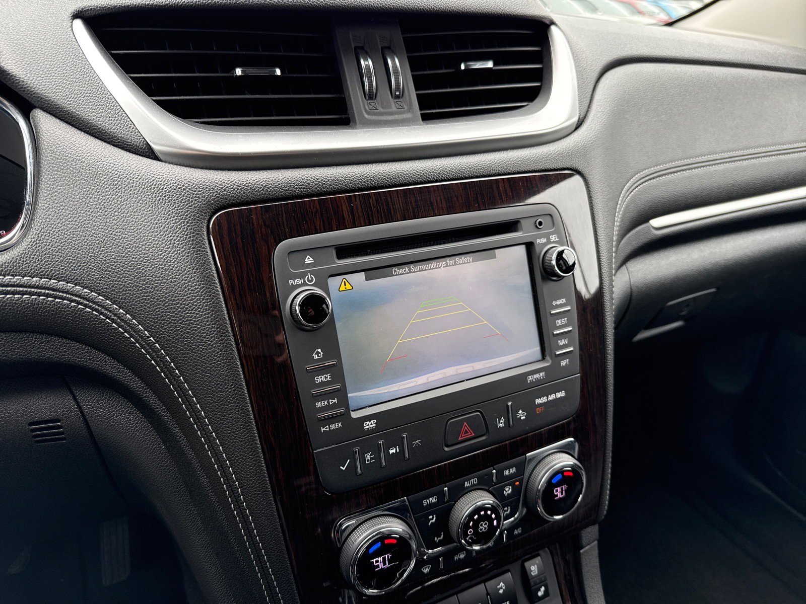 Used 2015 Chevrolet Traverse LTZ FWD image 17