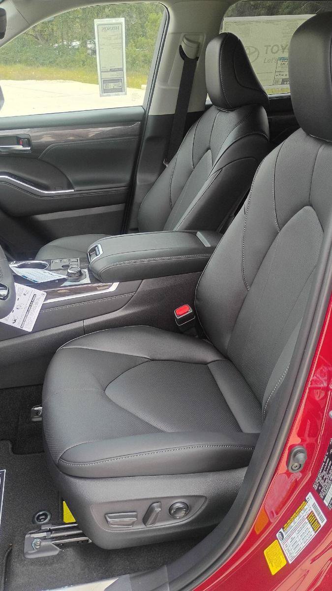 New 2026 Toyota Highlander Limited AWD/4WD image 10