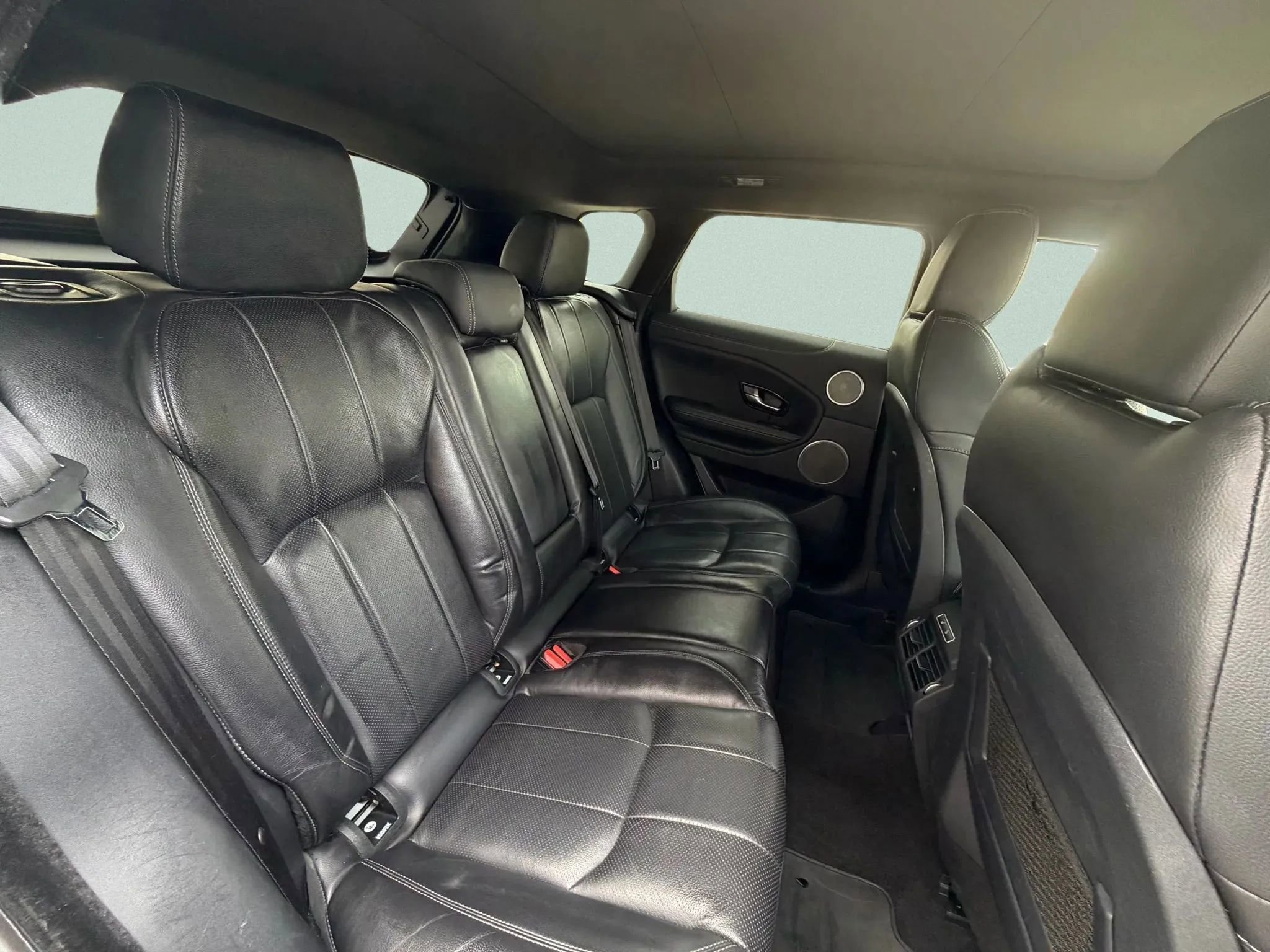 Used 2019 Land Rover Range Rover Evoque image 24