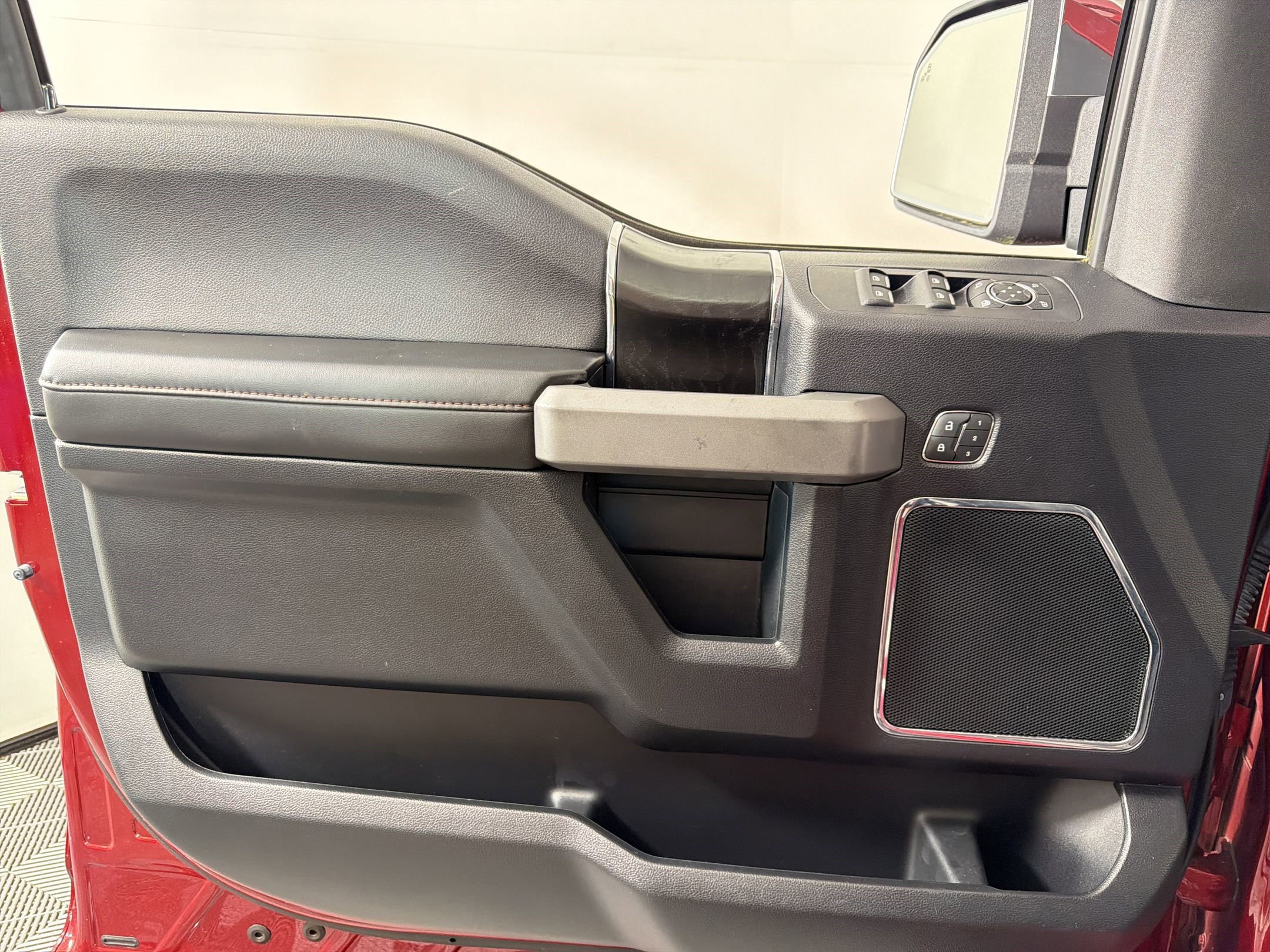 Used 2018 Ford F150 Platinum w/ Equipment Group 701A Luxury RWD image 18