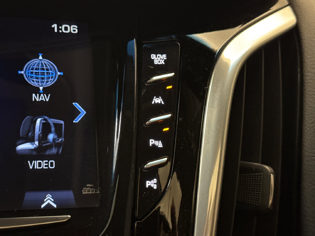 Used 2020 Cadillac Escalade Premium Luxury w/ Escalade Sport Edition AWD/4WD image 33