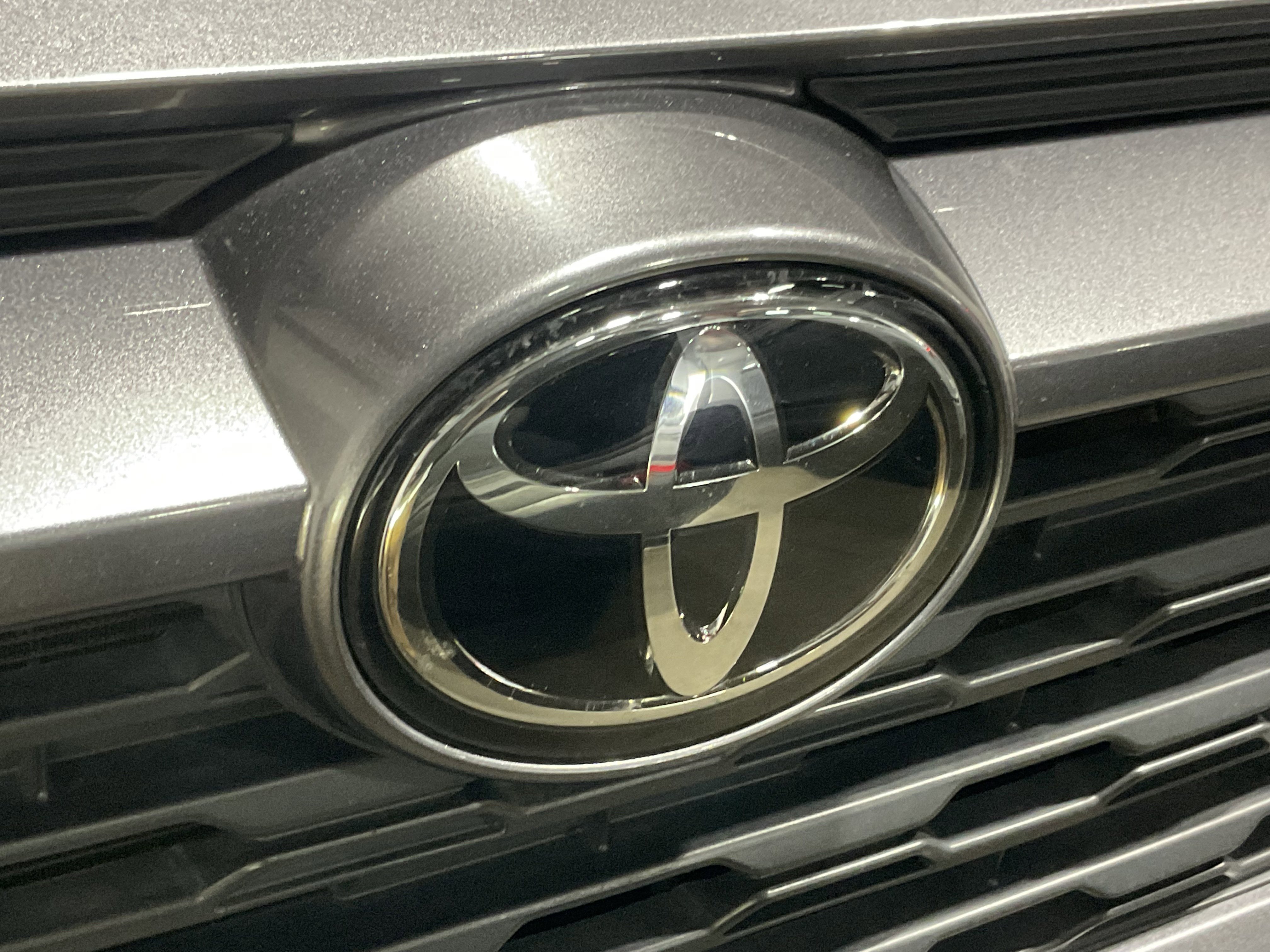 Used 2025 Toyota RAV4 XLE AWD/4WD image 6