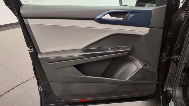 Used 2024 Volkswagen Taos SE image 13