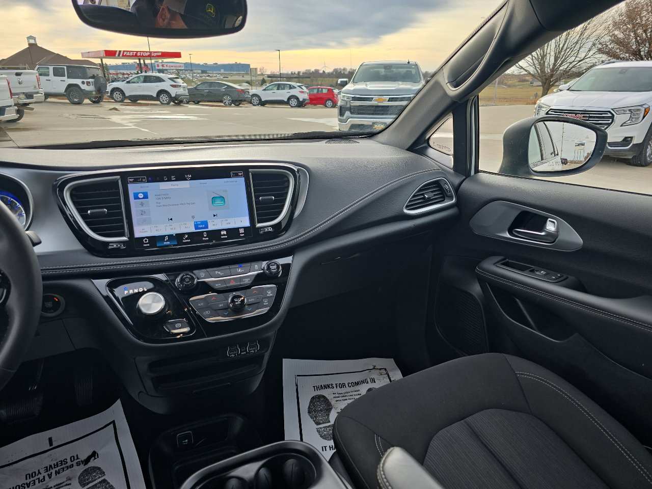 Used 2023 Chrysler Pacifica Touring w/ S Appearance Package image 15