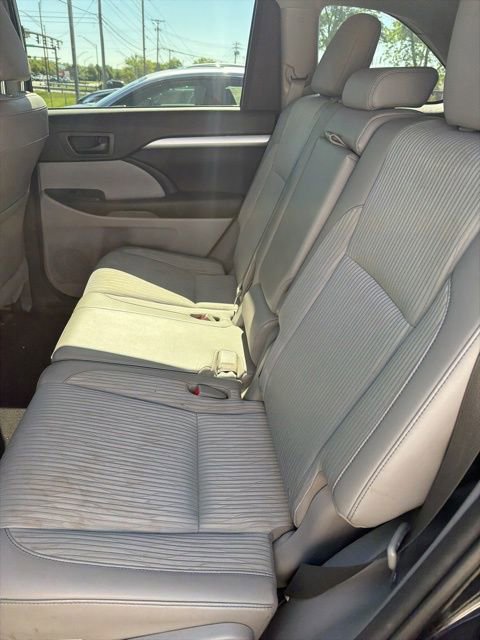 Used 2015 Toyota Highlander Plus FWD image 12