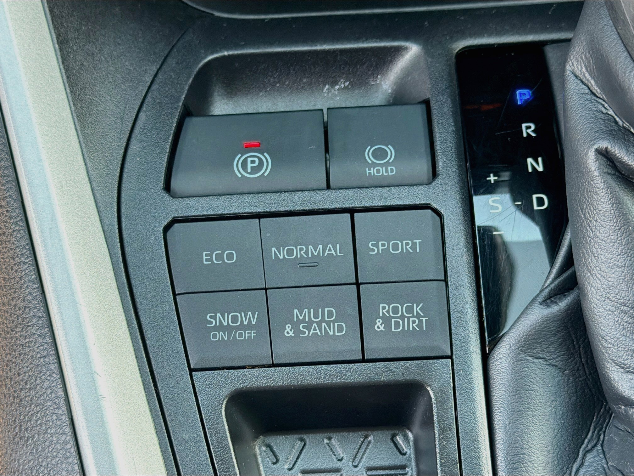 Used 2025 Toyota RAV4 LE AWD/4WD image 24