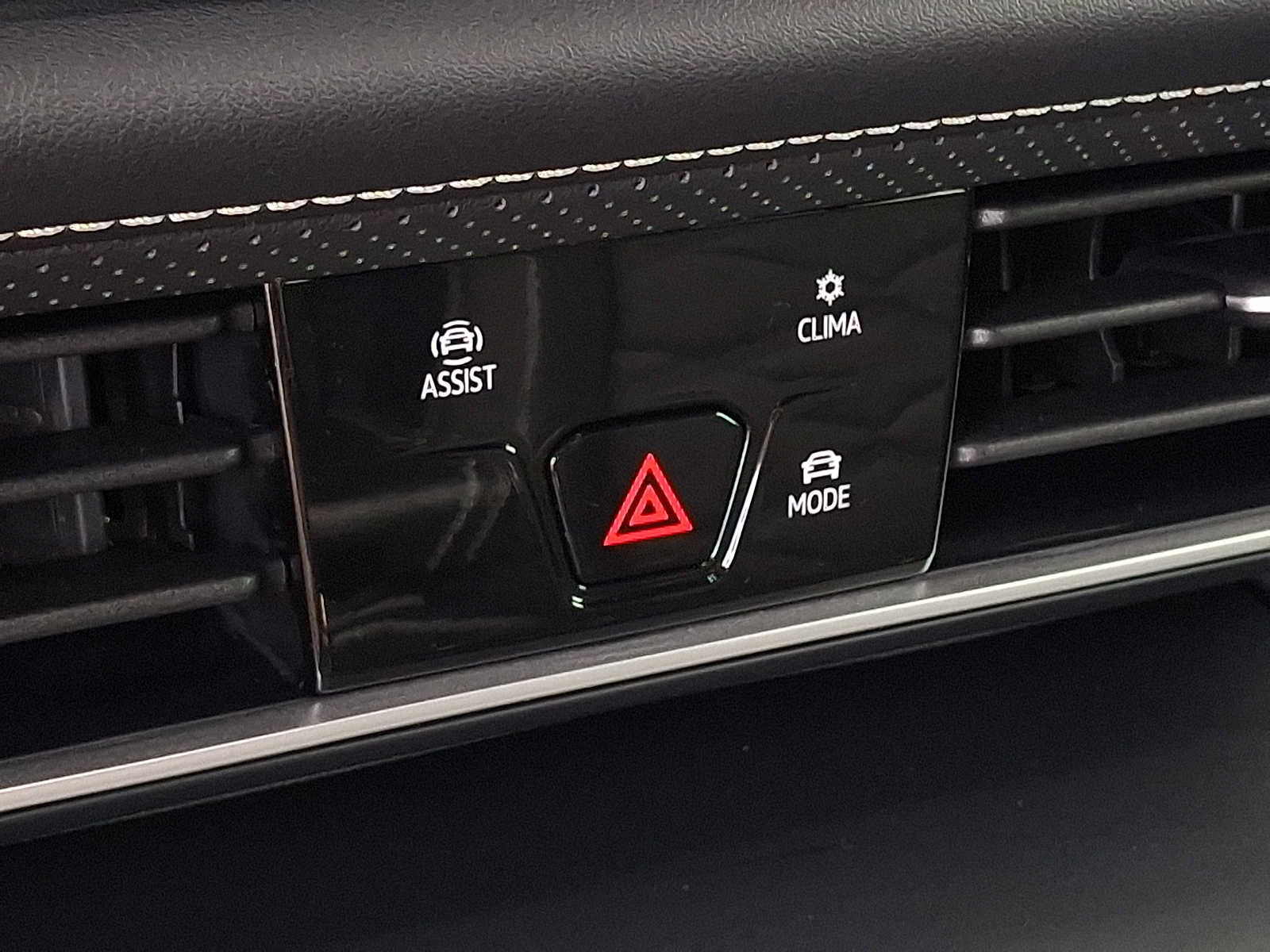 Used 2024 Volkswagen Atlas Cross Sport SE AWD/4WD image 24