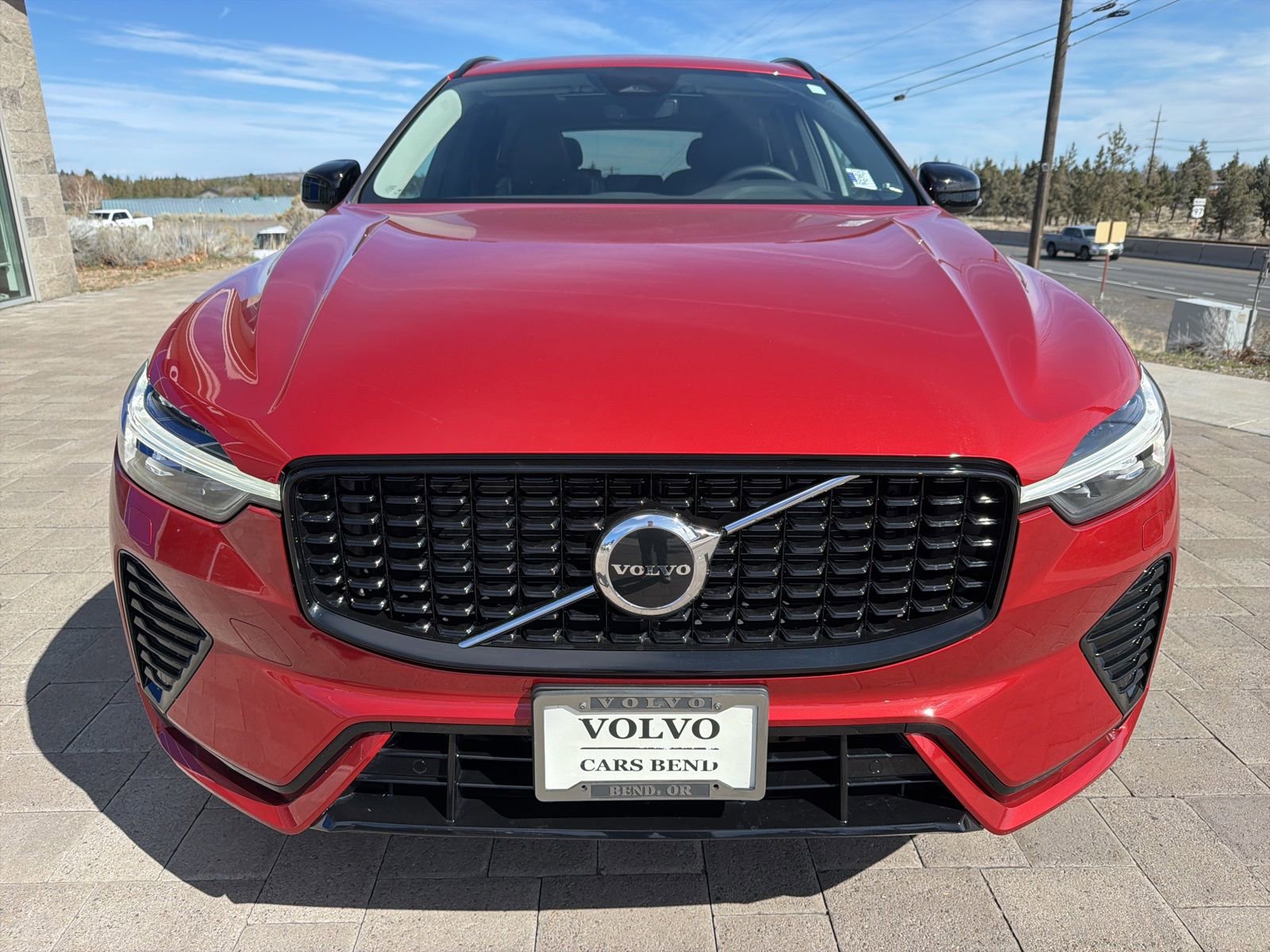 Certified 2025 Volvo XC60 B5 Core w/ Protection Package Premier AWD/4WD image 3