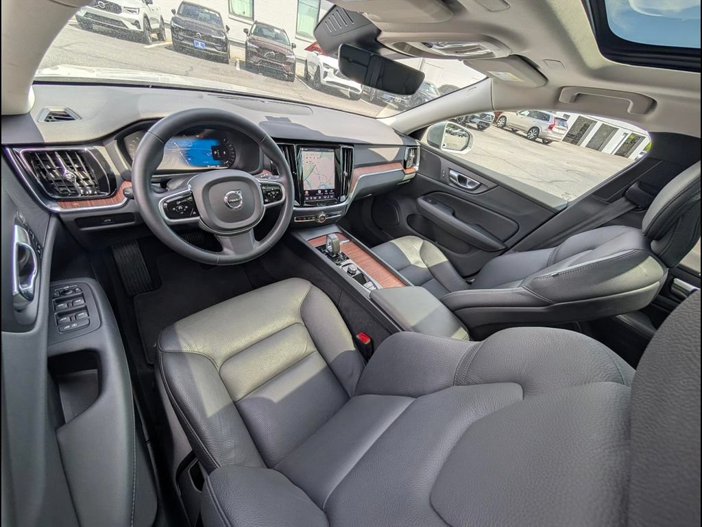 Certified 2025 Volvo V60 B5 Cross Country Plus AWD/4WD image 10