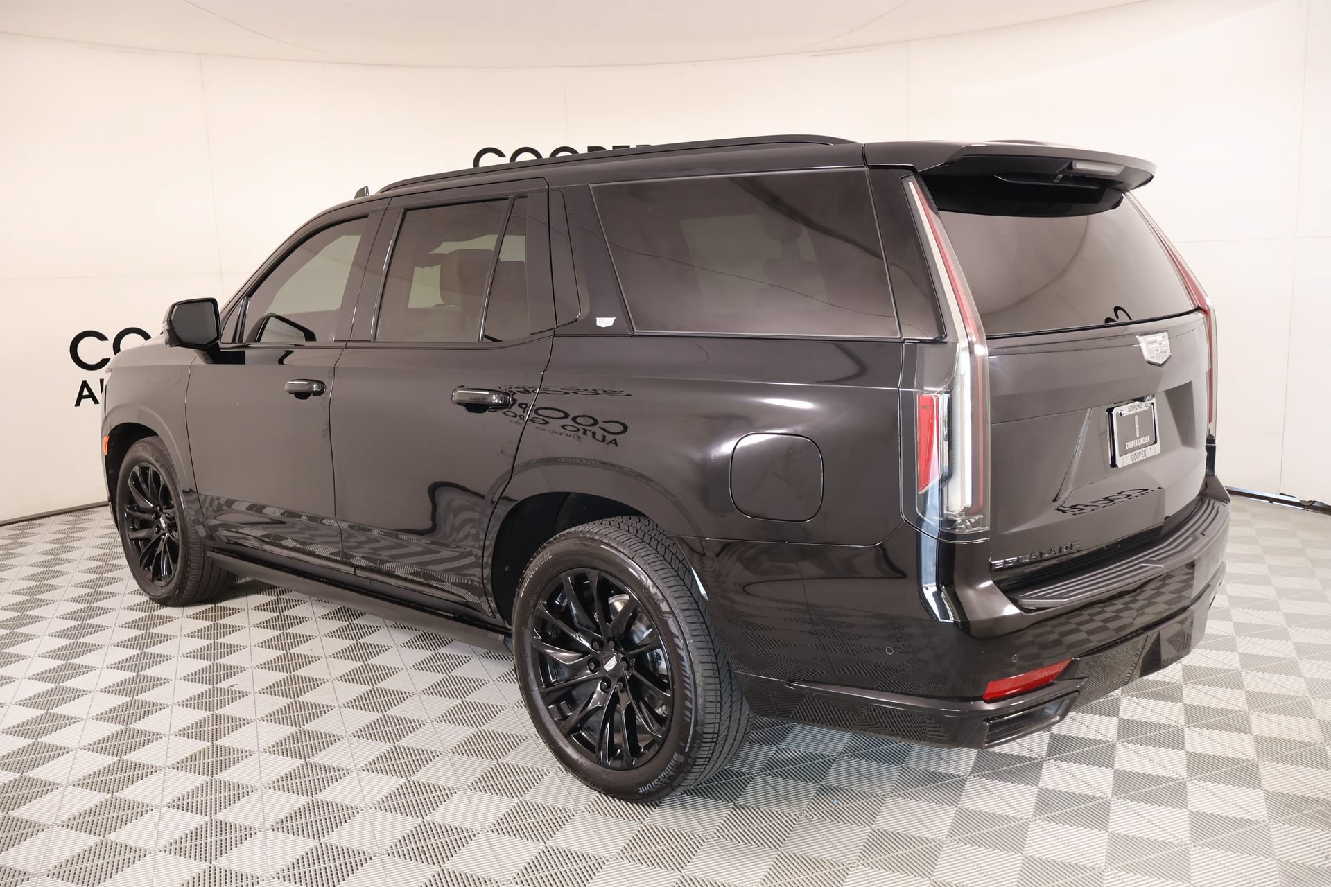 Used 2021 Cadillac Escalade Sport Platinum w/ LPO, ONYX Package AWD/4WD image 25