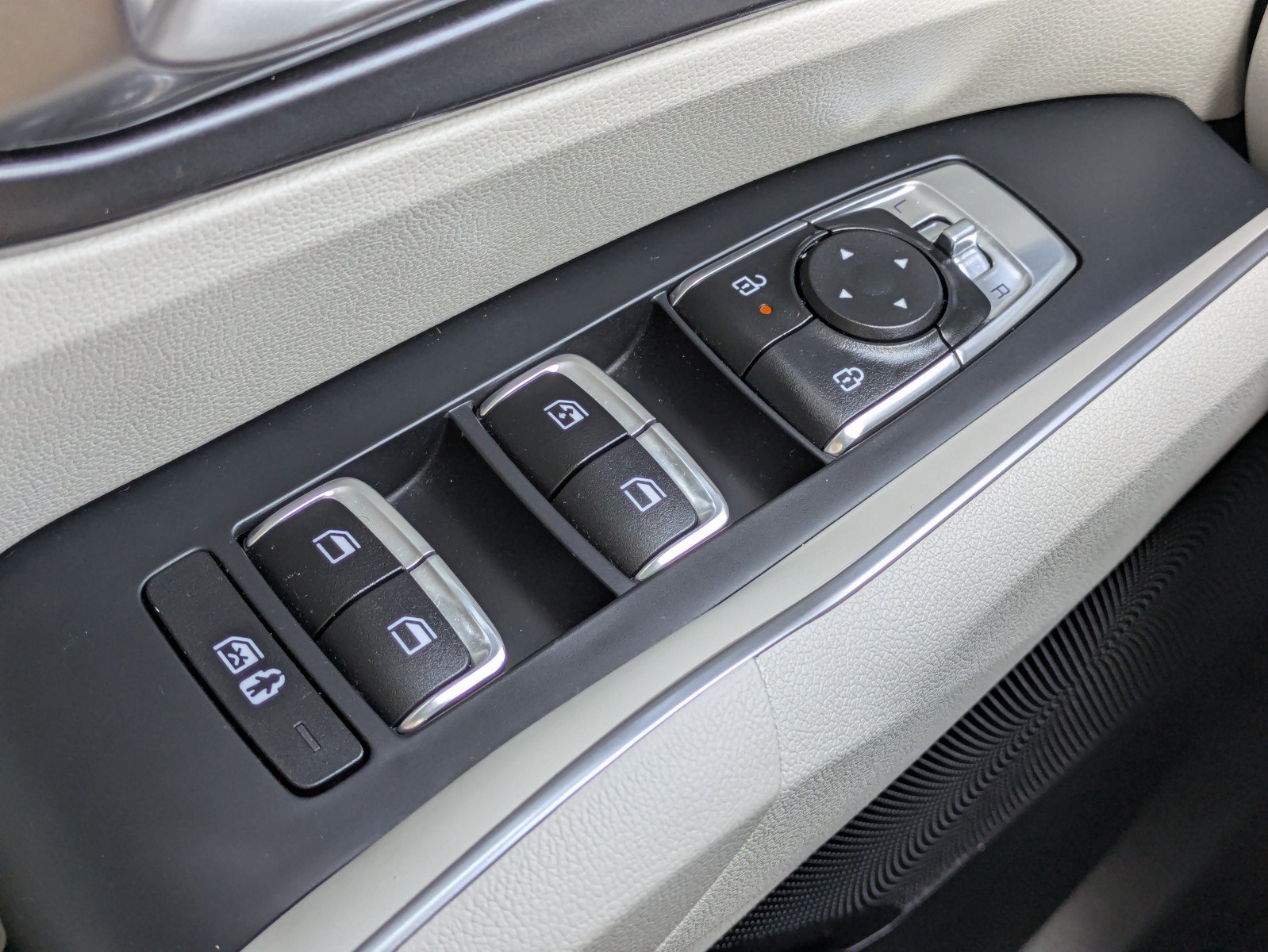 Certified 2024 Kia Sorento S w/ Panoramic Sunroof Package FWD image 19