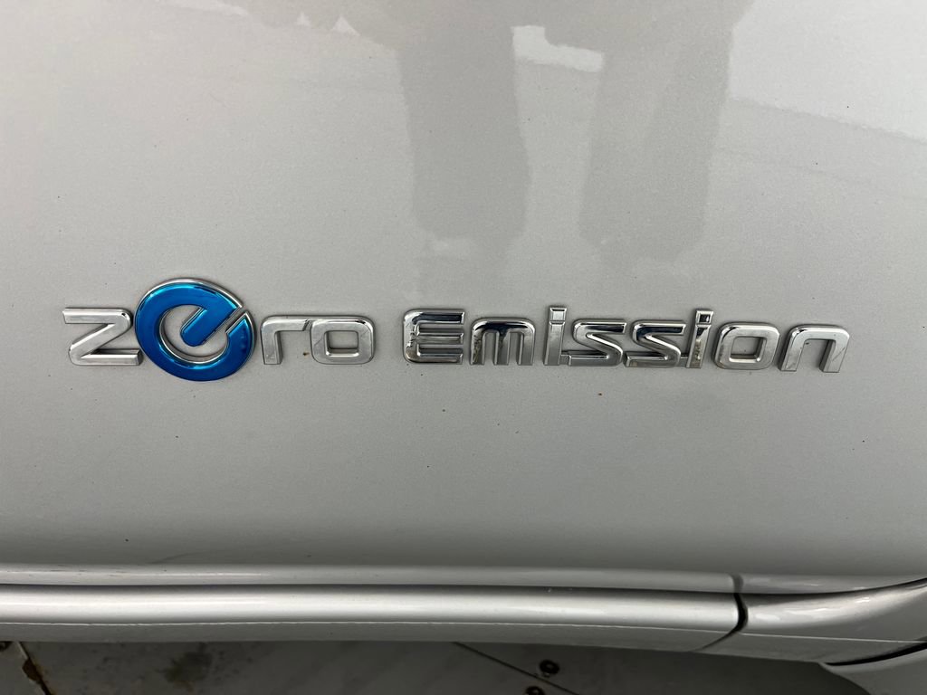 Used 2017 Nissan Leaf SV image 49