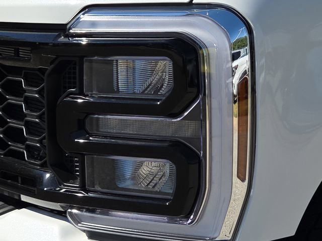 New 2026 Ford F250 Lariat w/ Black Appearance Package image 4