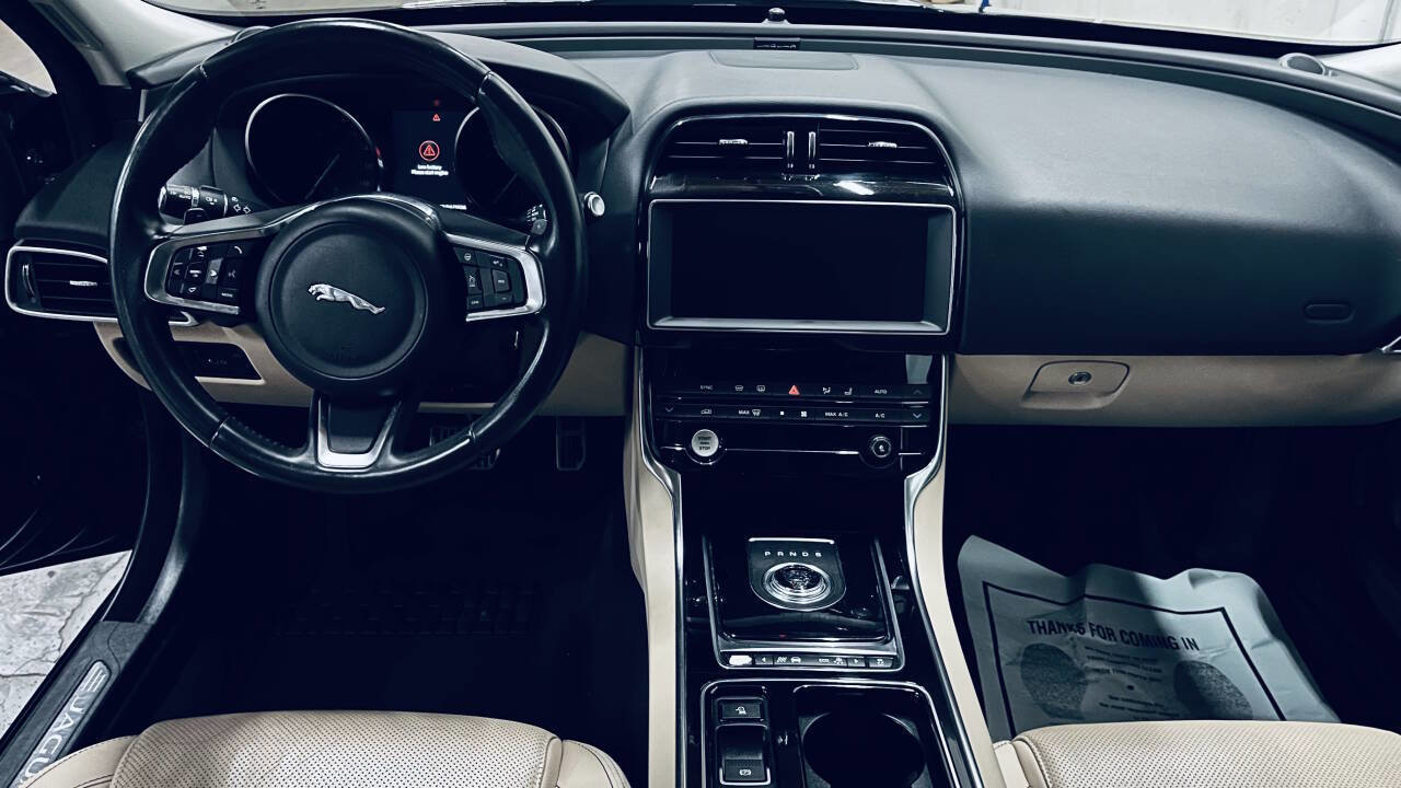 Used 2019 Jaguar XE Prestige image 23