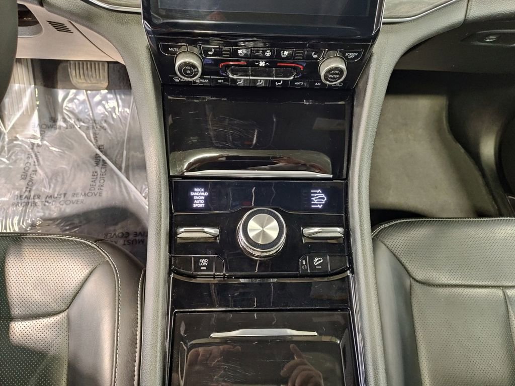 Used 2022 Jeep Grand Cherokee Overland image 12