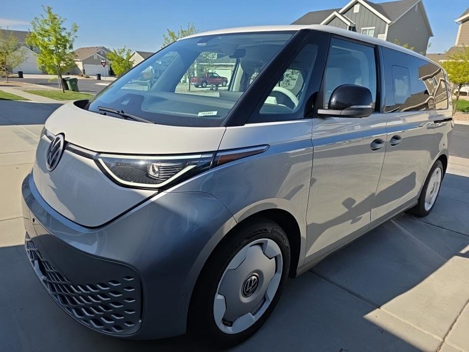 Used 2025 Volkswagen ID. Buzz 1st Edition RWD image 1