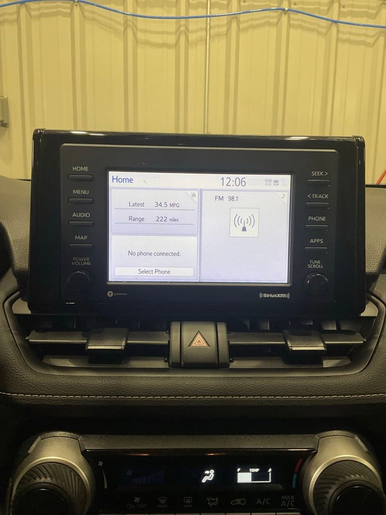 Used 2021 Toyota RAV4 LE AWD/4WD image 17