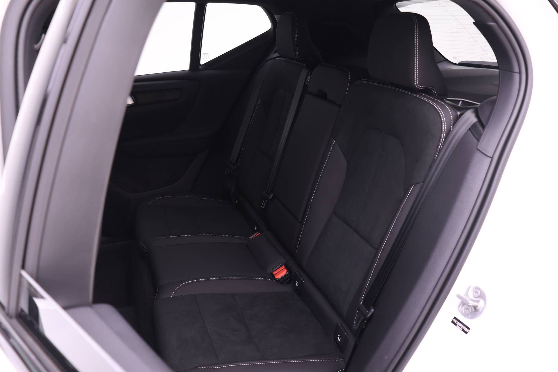 New 2026 Volvo XC40 B5 Ultra w/ Climate Package AWD/4WD image 12