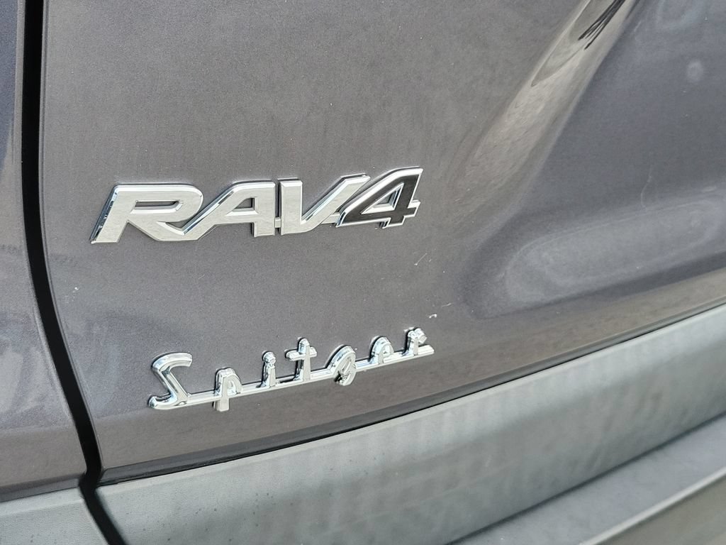 Used 2022 Toyota RAV4 LE FWD image 5