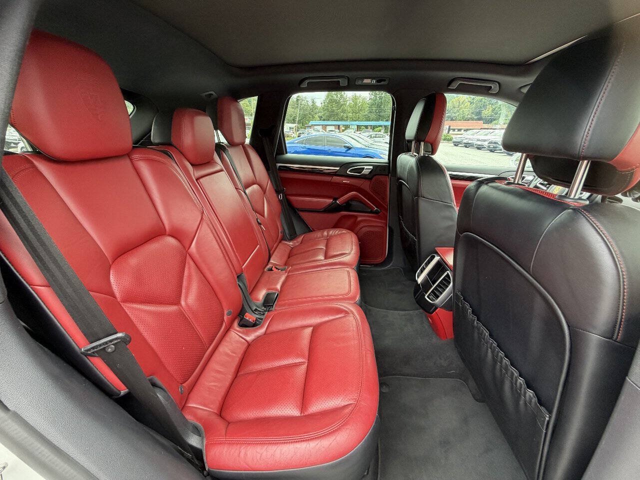 Used 2017 Porsche Cayenne Platinum Edition AWD/4WD image 21