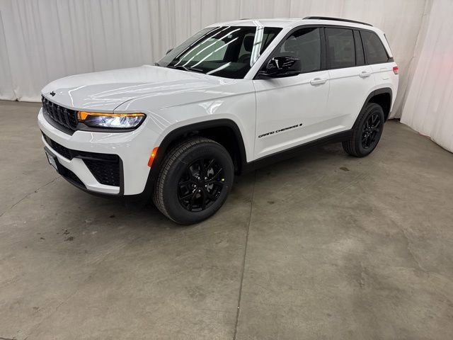 New 2026 Jeep Grand Cherokee Altitude image 3