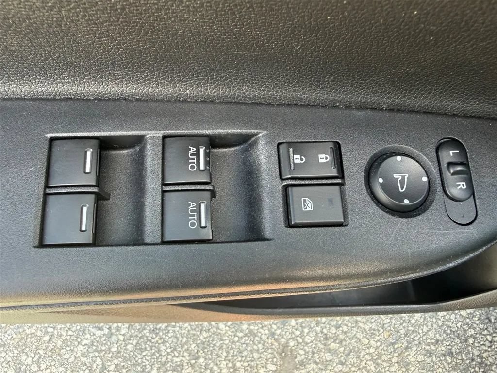 Used 2015 Honda Accord EX-L image 32