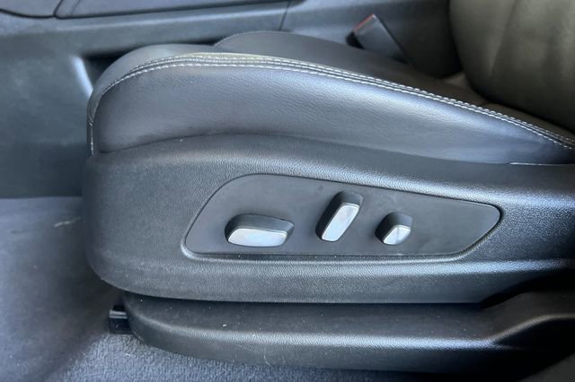 Used 2025 Cadillac XT5 Premium Luxury image 13